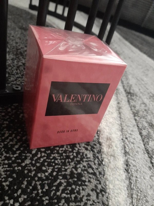   VALENTINO DONNA BORN IN ROMA 