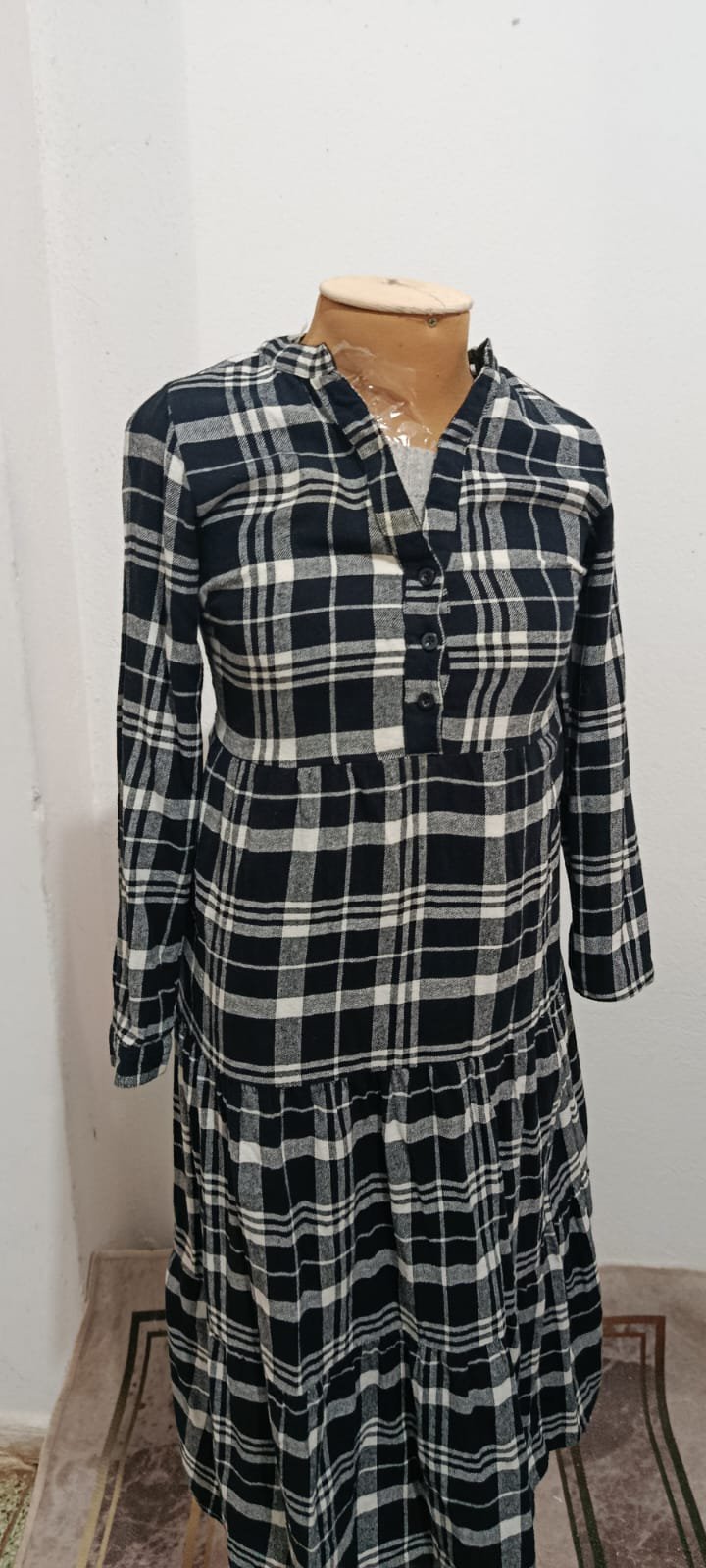 Robe noire a  rayées en blanches en coton 