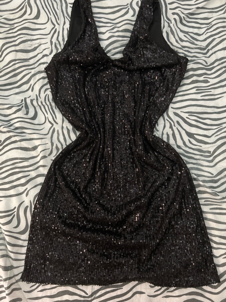 Robe noir sequin