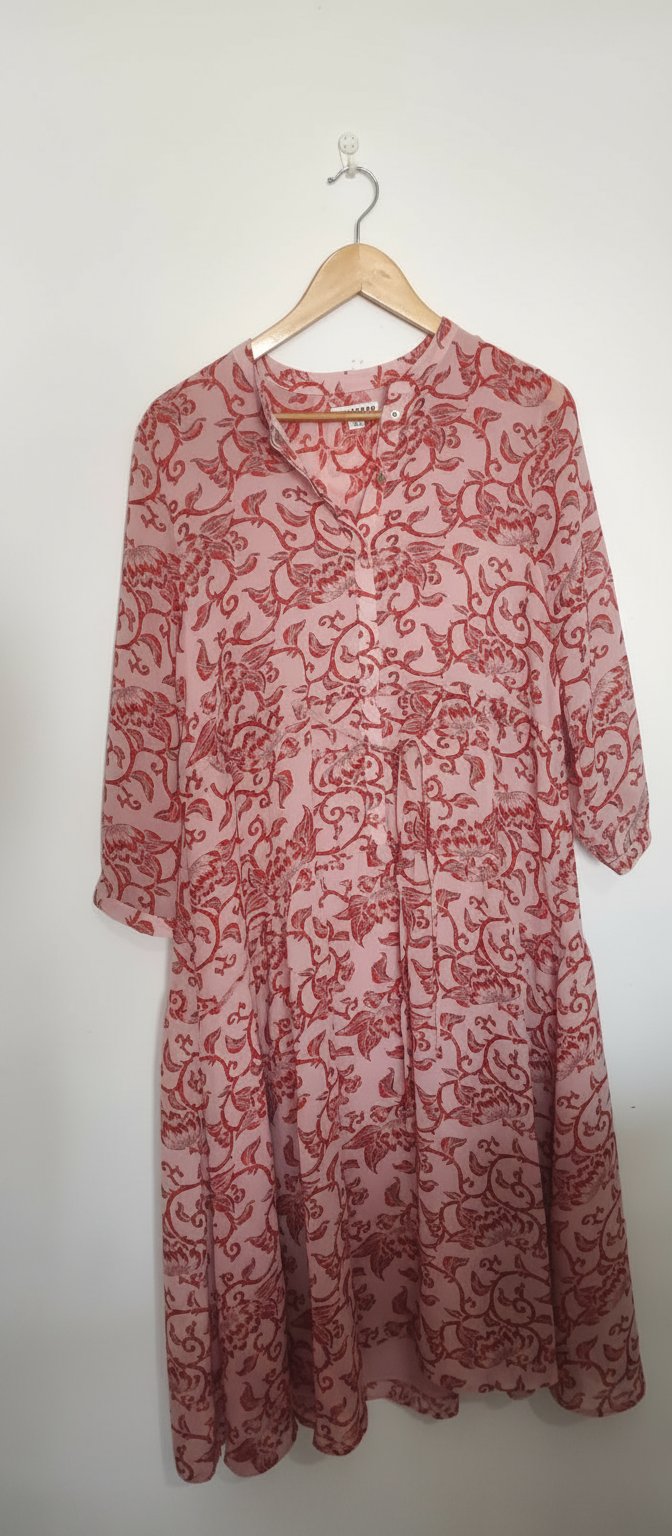 Robe fluide rose à imprimé floral
