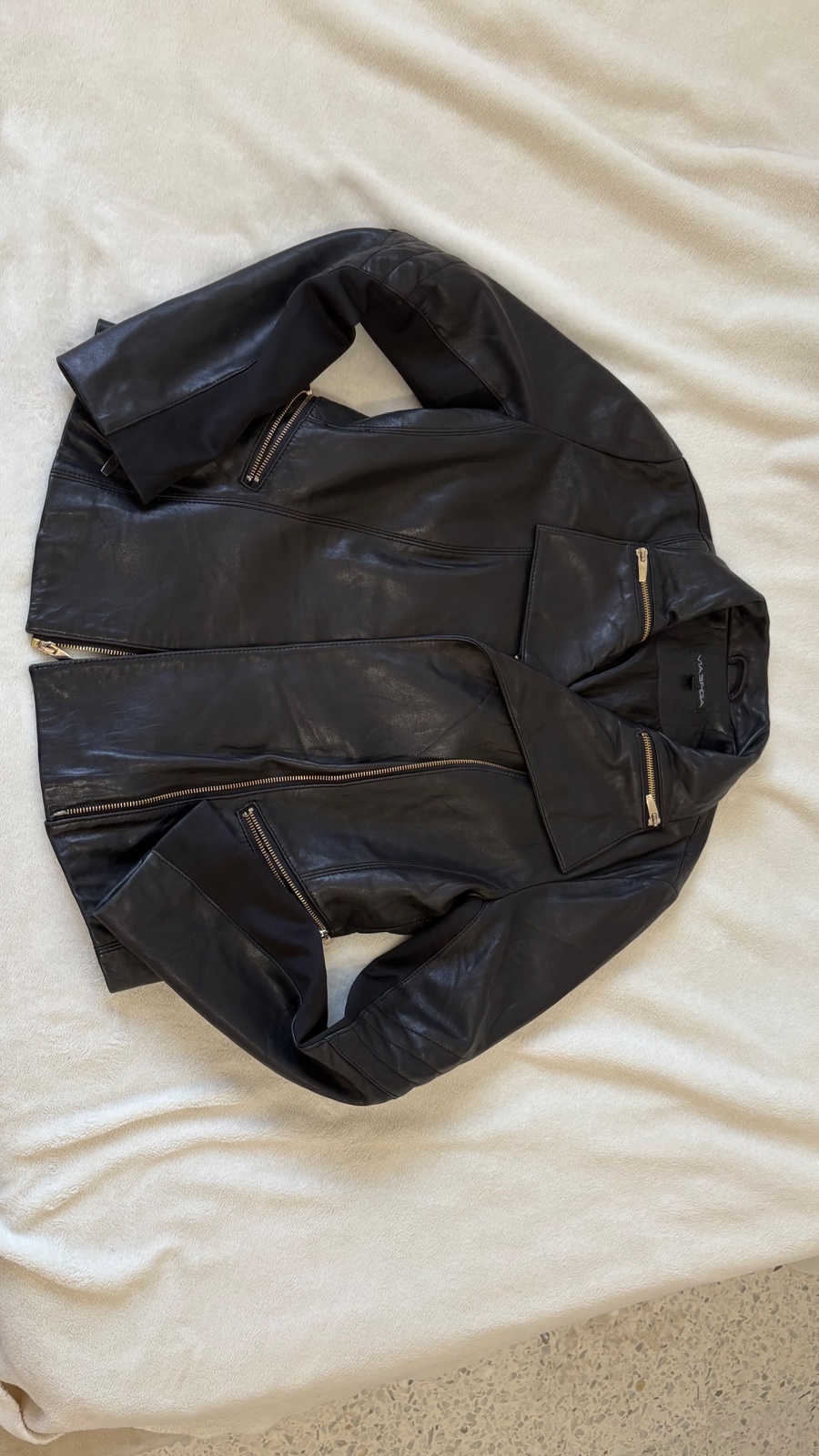 BLACK LEATHER JACKET 