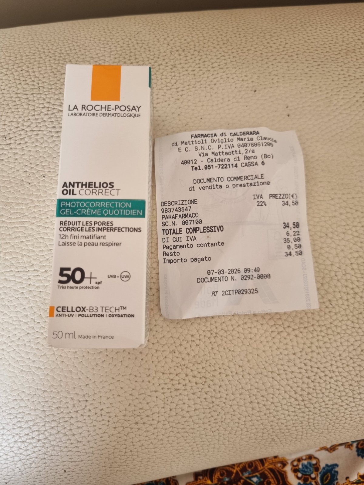 Ecran  solaire  la roche posay de la pharmacie italienne avec la reçu de pharmacie  j'ai utilisé une seule fois   