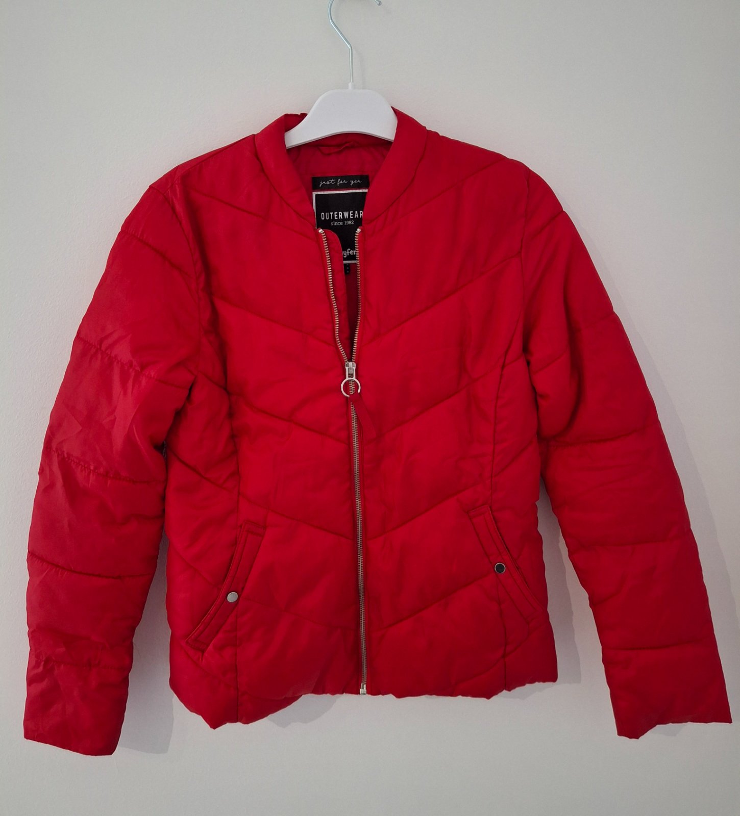 Doudoune rouge Jennyfer.