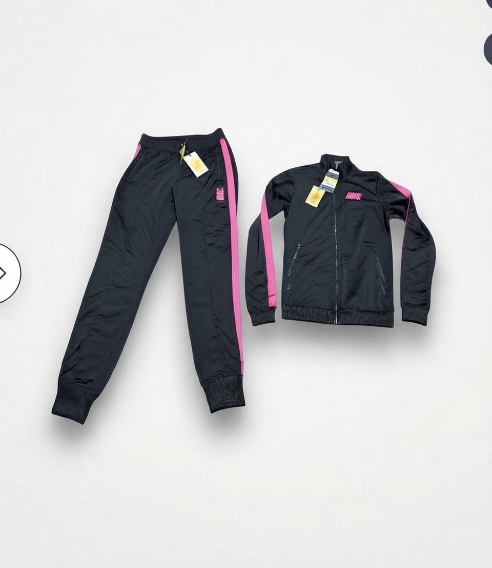 Survêtement NIKE , importer de France, pour femme , jamais porté