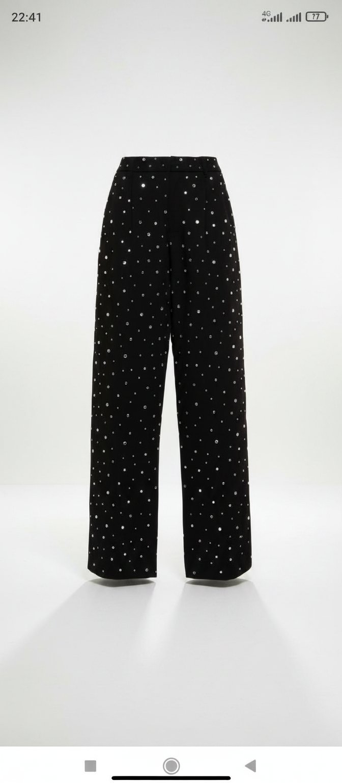Pantalon noir. Large avec strass