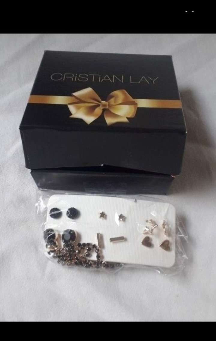 Lot de boucles d'oreilles CRISTIAN LAY neuf 