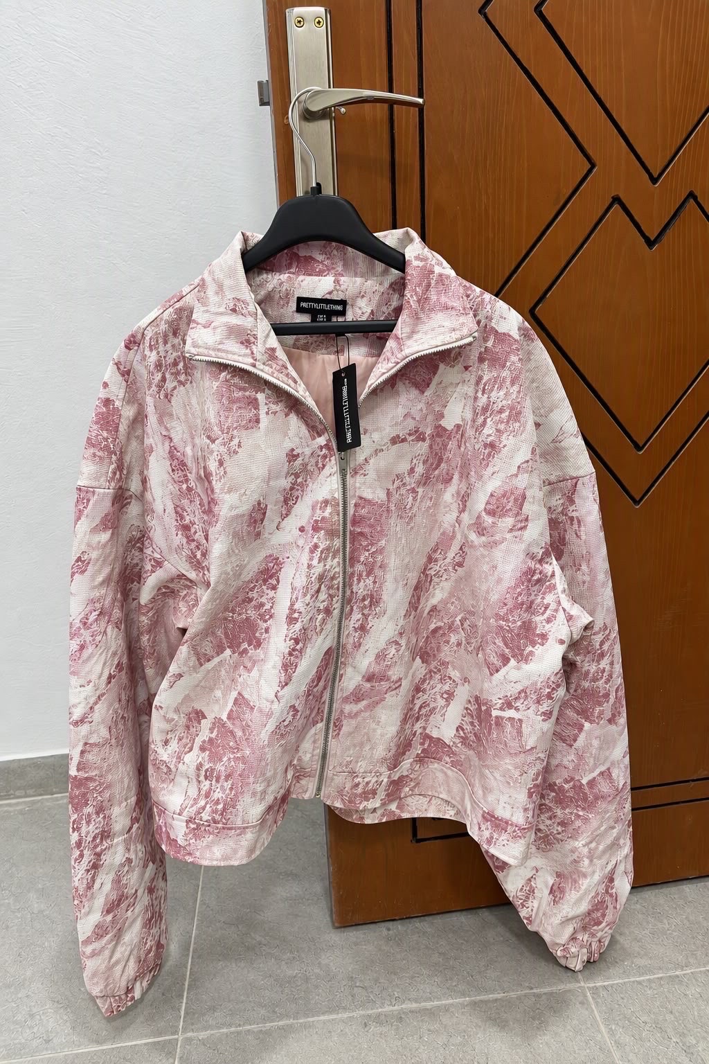 🌸 Veste PRETTYLITTLETHING – Rose & Blanc