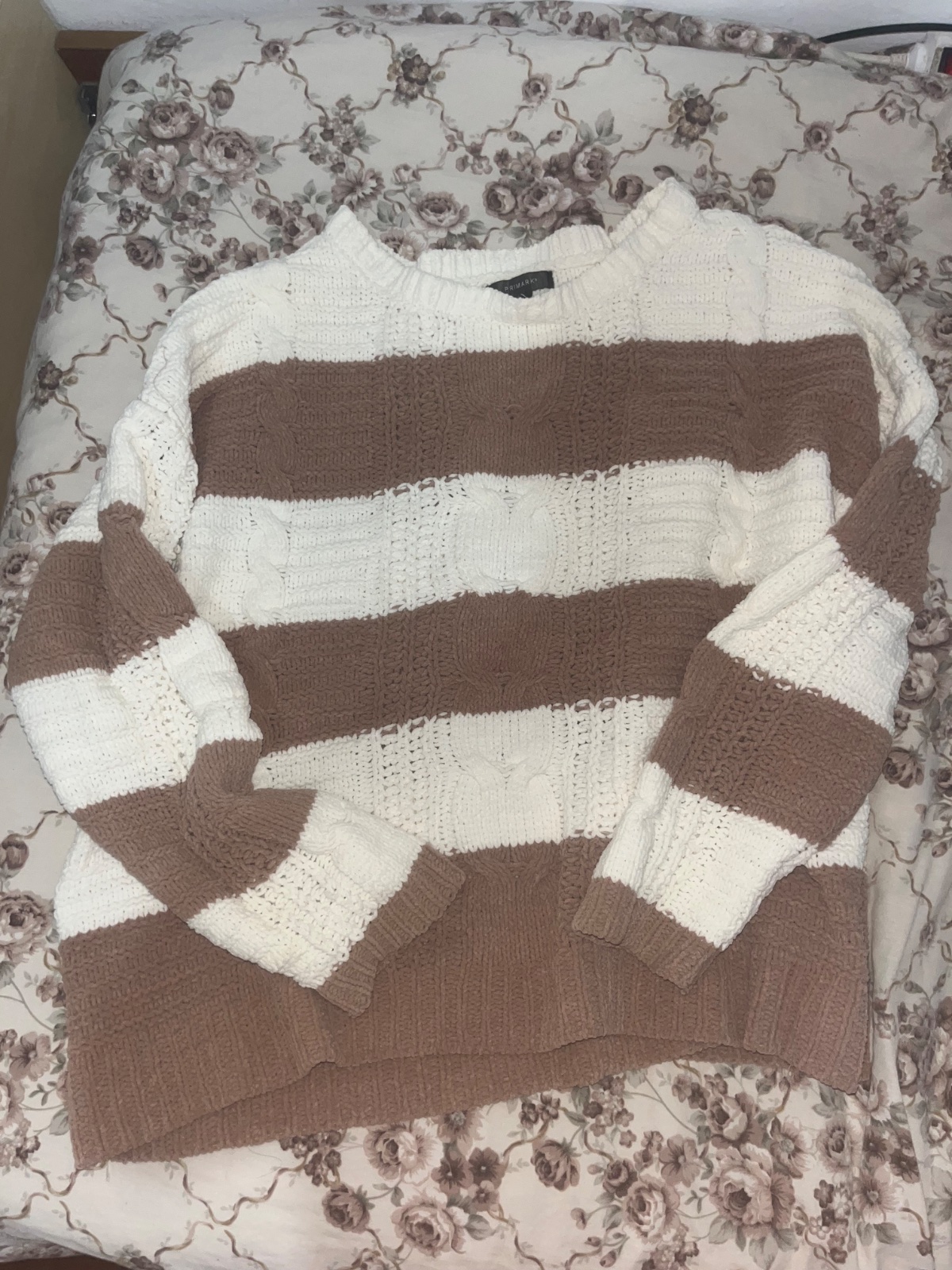 Pull oversize rayé beige et blanc 