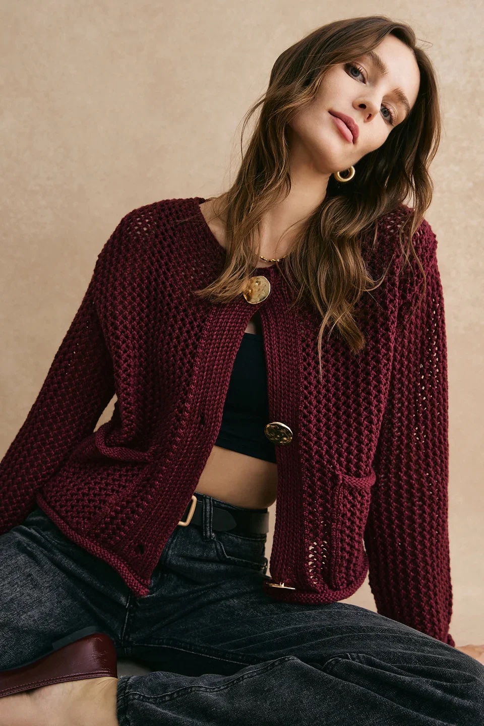 Cardigan en maille bordeaux à boutons dorés