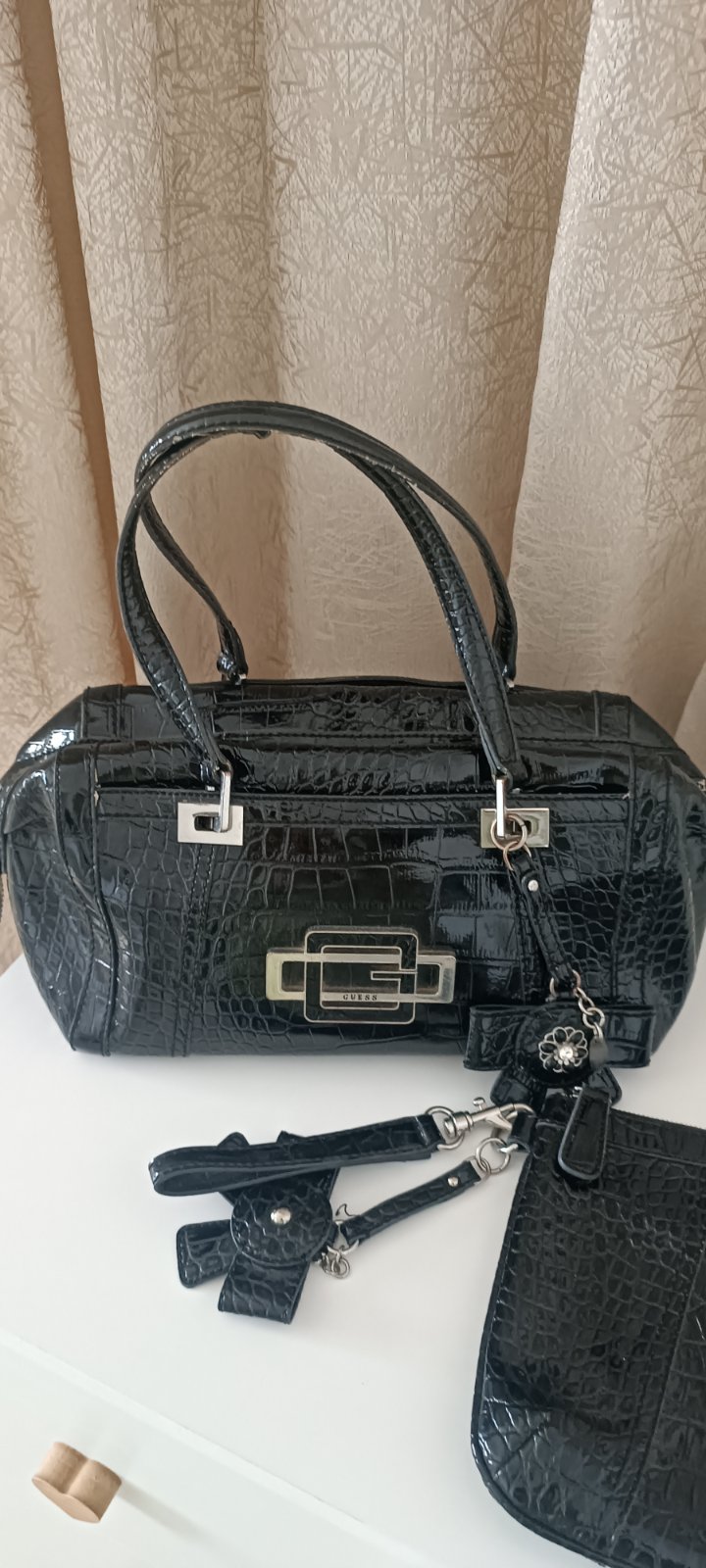 Sac et pochette guess