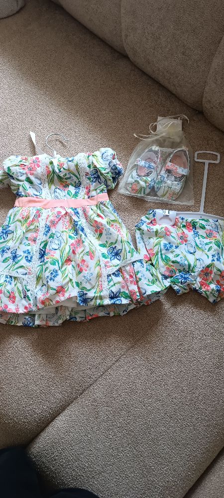 Tenu 3 piéce avec pour bébé fille 