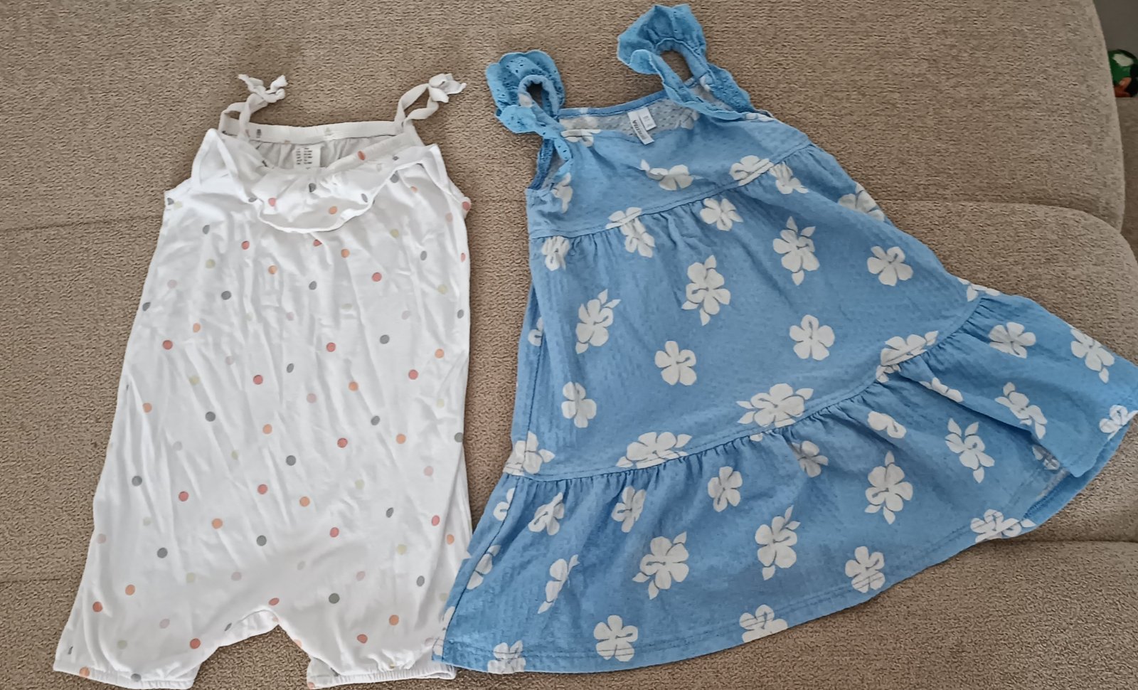 Lot robe et combinaison 
