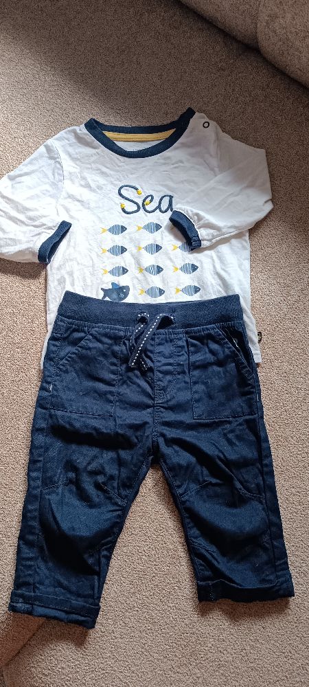 tenue pull et pantalon bébé 