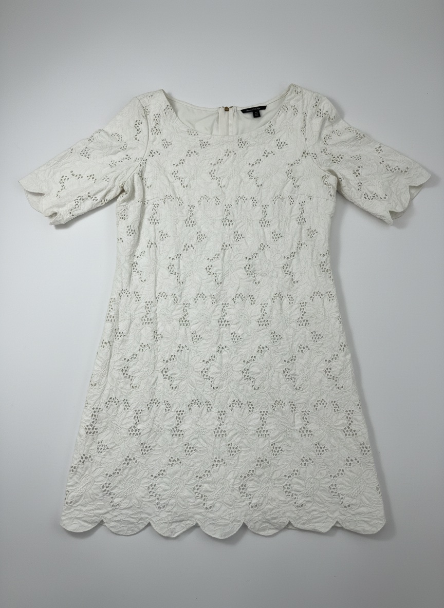 Robe courte en broderie anglaise Massimo Dutti – Blanche / Écru