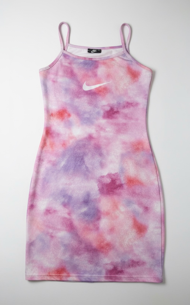 Une robe à bretelles Nike 