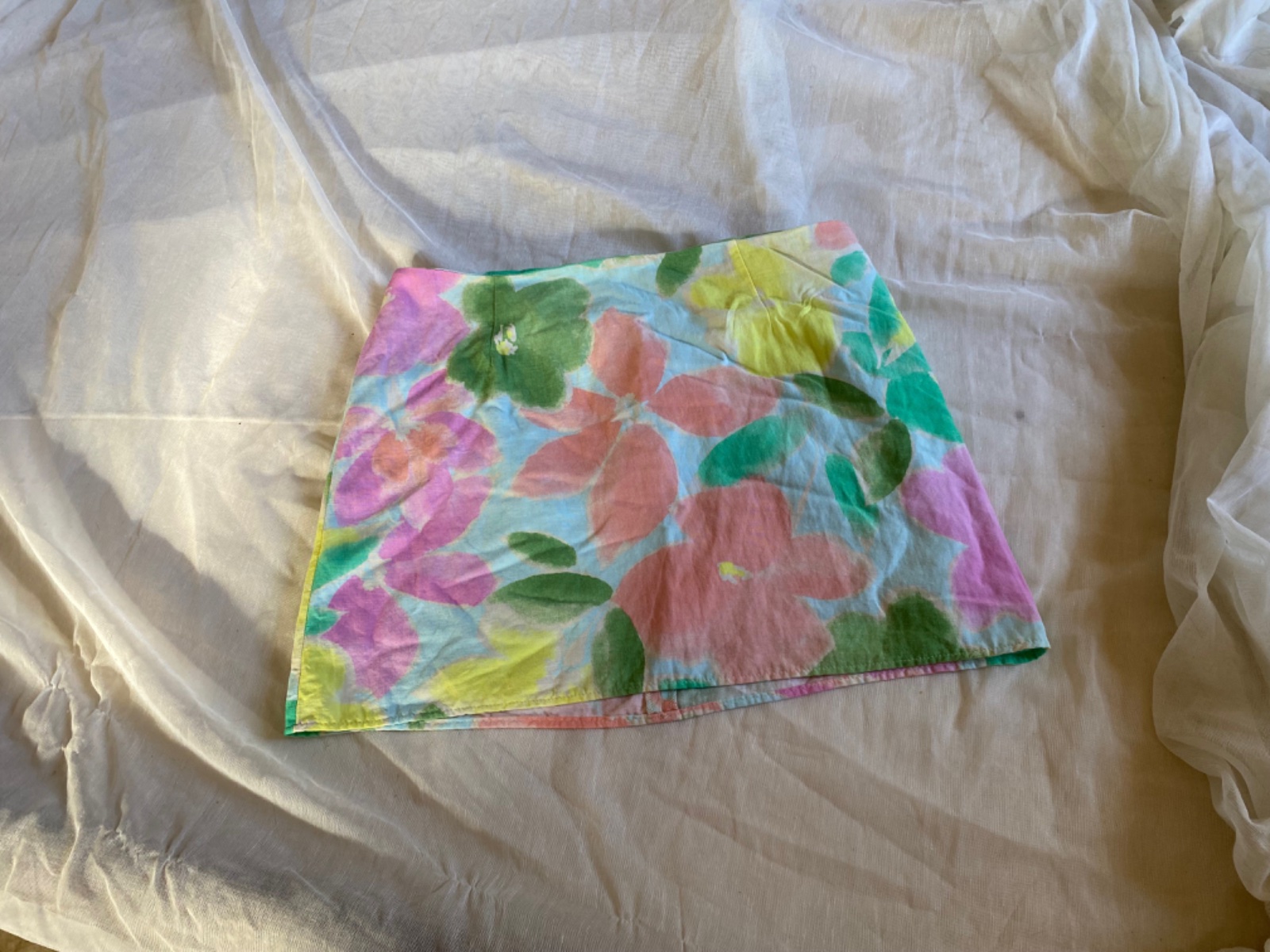 Minijupe droite Stradivarius – Imprimé floral pastel / aquarelle