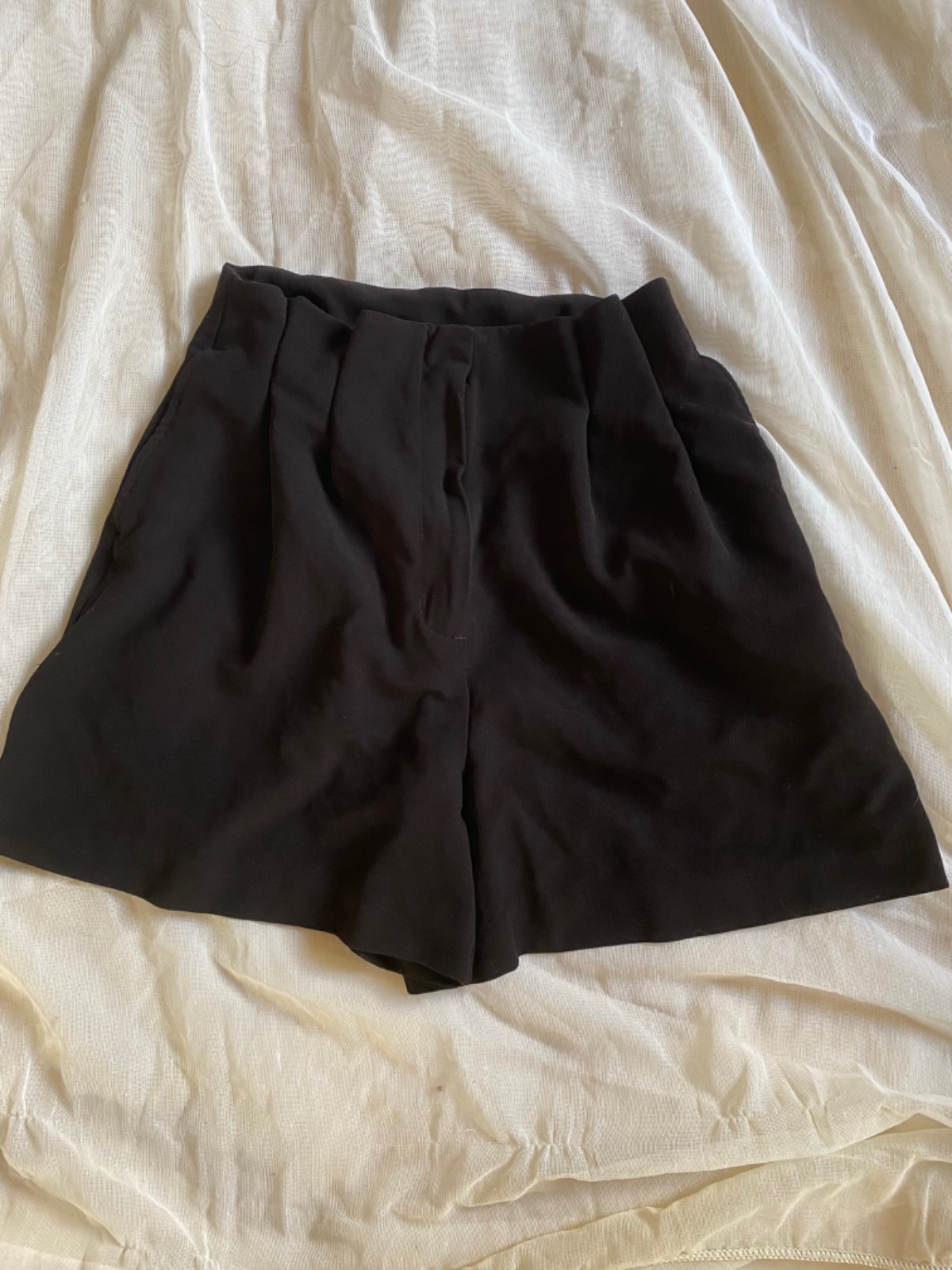 Short fluide taille haute plissé noir 🖤