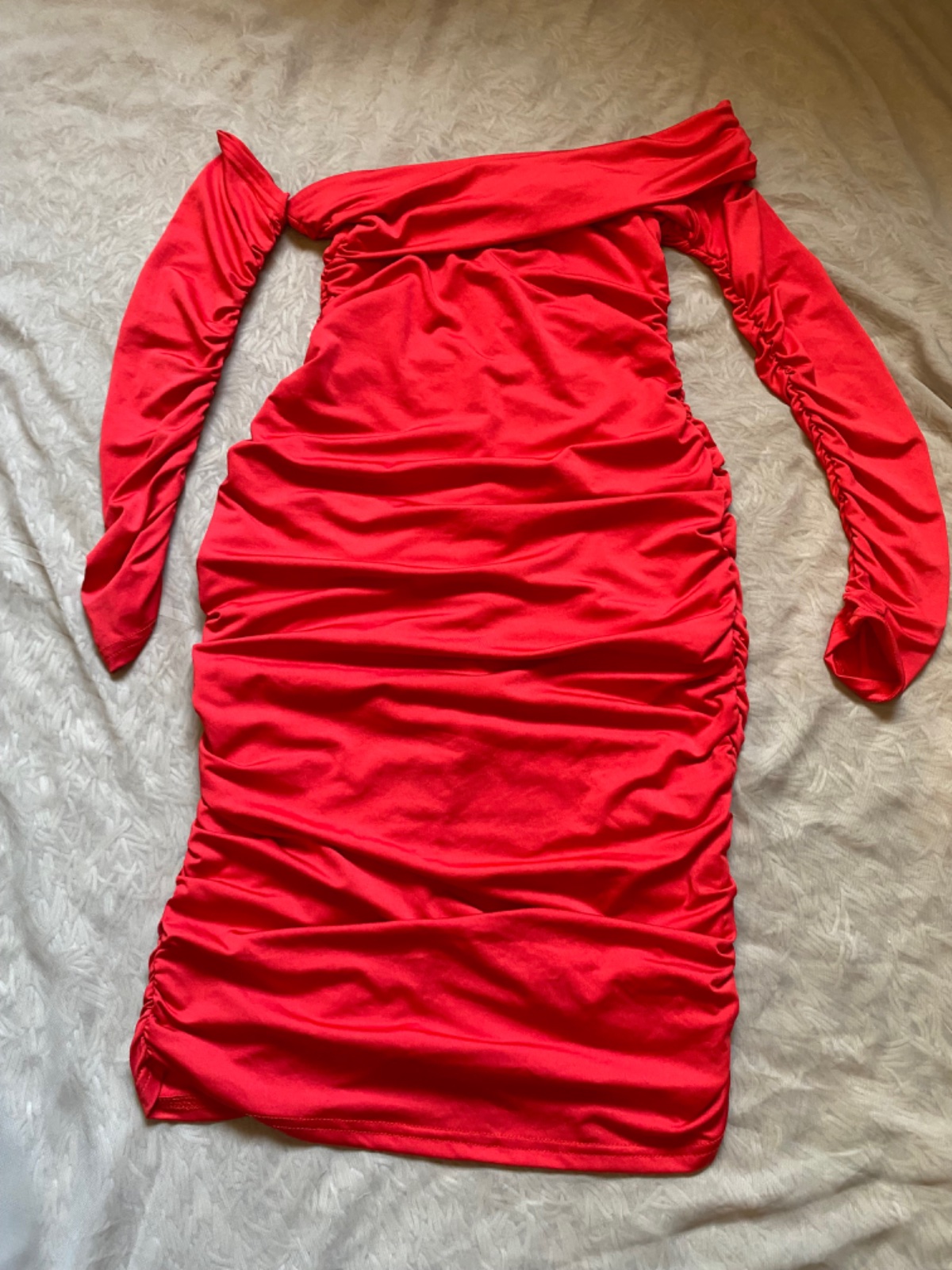 Off the shoulder Red Dress 🔻🔥