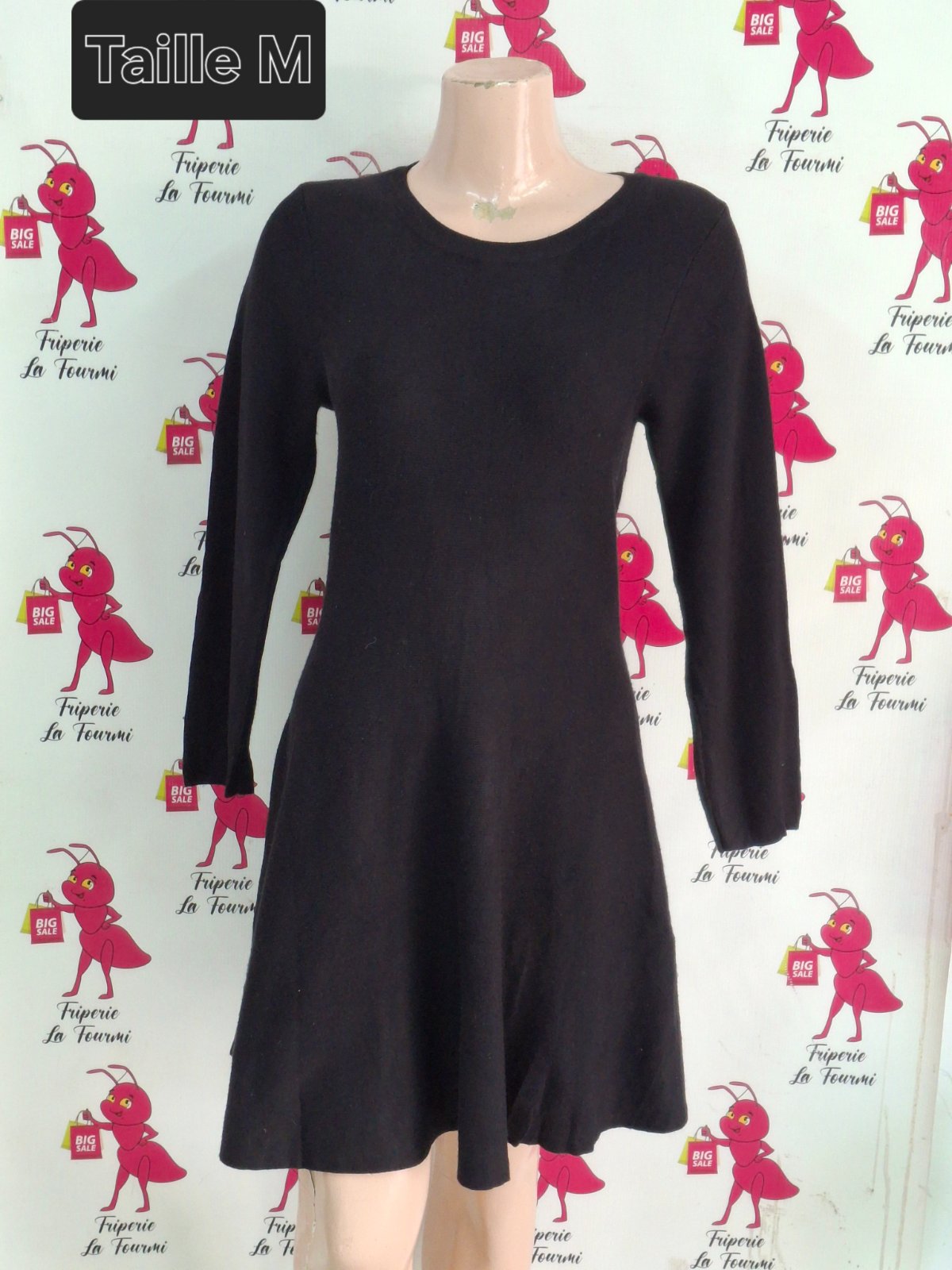Robe Noir Simple