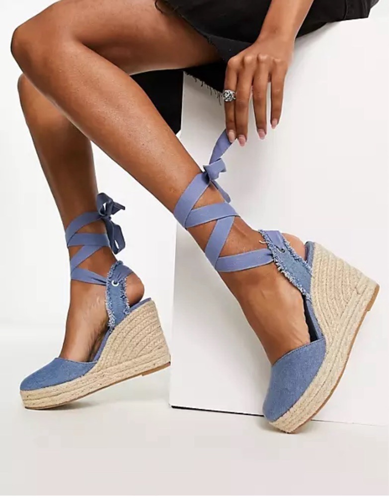 Magnifiques chaussures compensées en jean ! très tendance 😍❤️