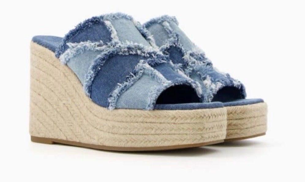 Tres jolies mules compenses en jean patchwork