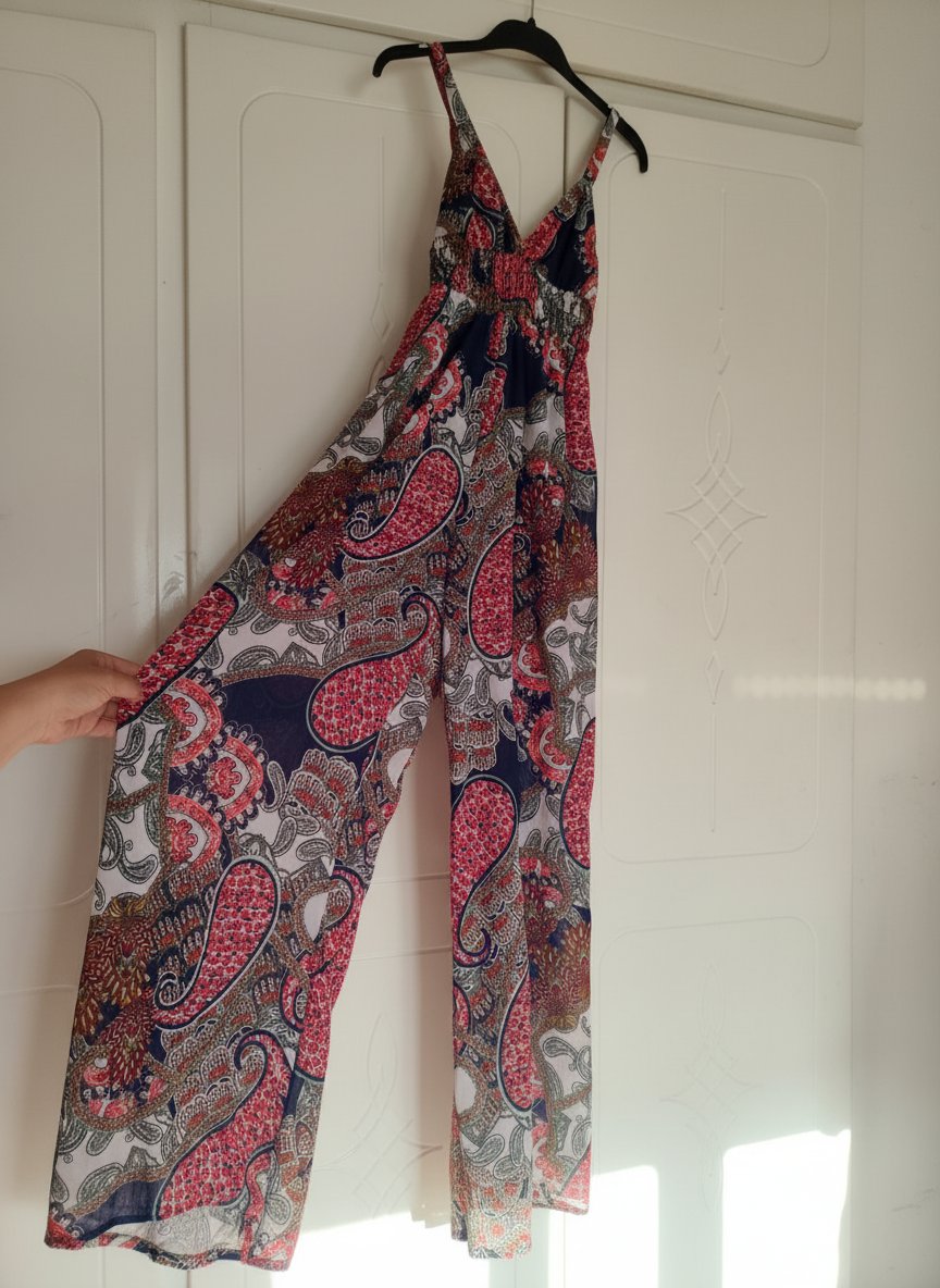 Une très belle combinaison large très chic tissu foulard 