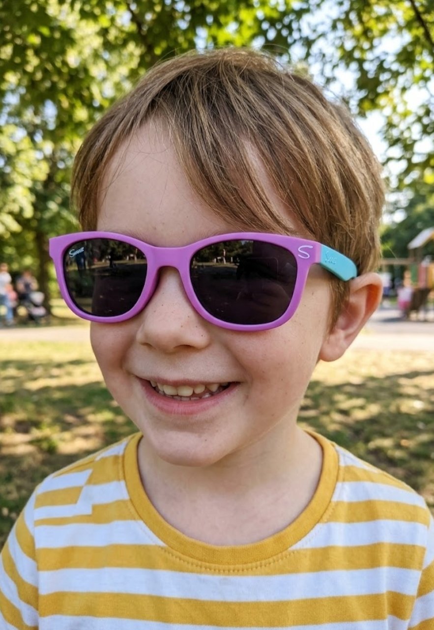 Des paires de lunettes soleil de la marque suneez verre polarisé uv 400unisexe importation pour enfants en bon état 