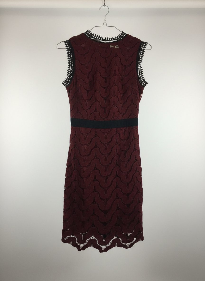 Une très belle robe soirée comme neuve 