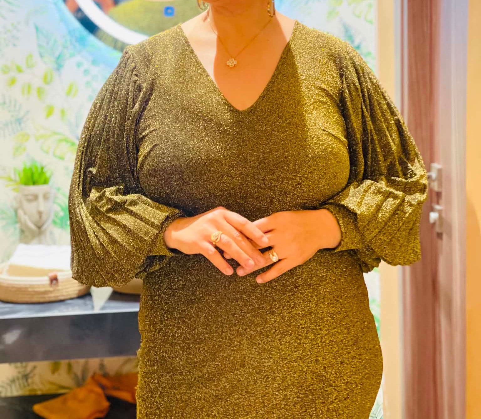 Une très belle robe soirée chic en doré nacré très tendance taille 42/44