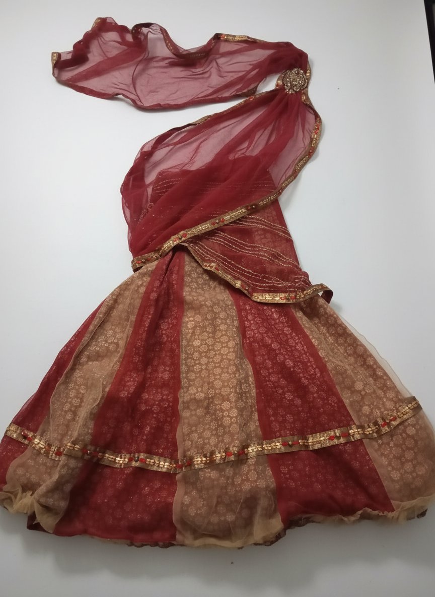 Un très beau sari indien brodé très bon état 