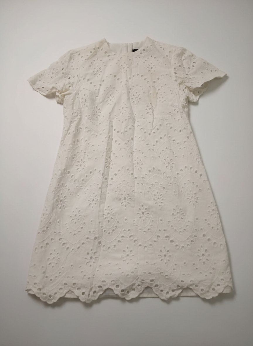Une très belle robe broderie anglaise comme neuve 
