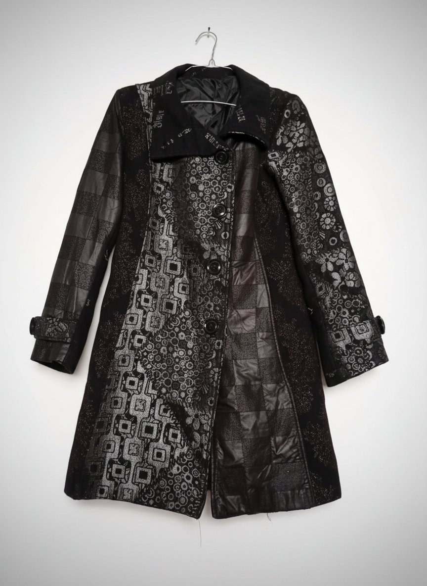 Un très joli manteau très stylé avec un mélange de tissu magnifique 