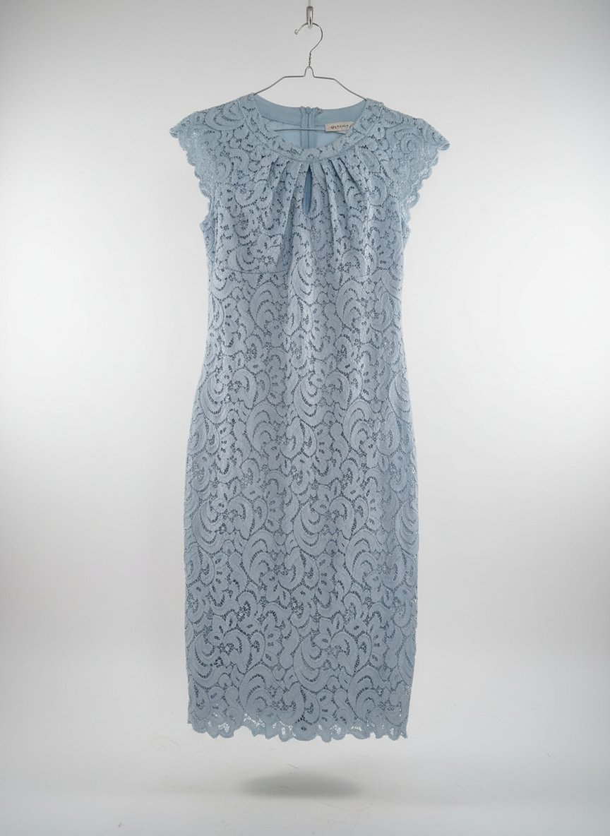 Une très belle robe taille 34/36 couleur ciel 