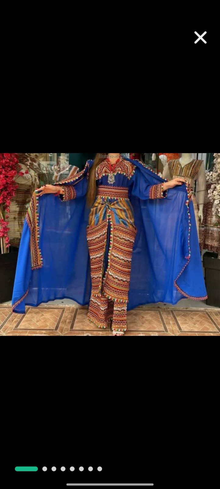 Une très belle tenue soirée haute gamme et haute qualité composé de 4 pièces taille standard neuf jamais porté importation 