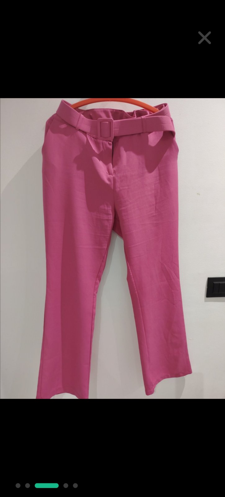 Pantalon rose boot cut avec ceinture 