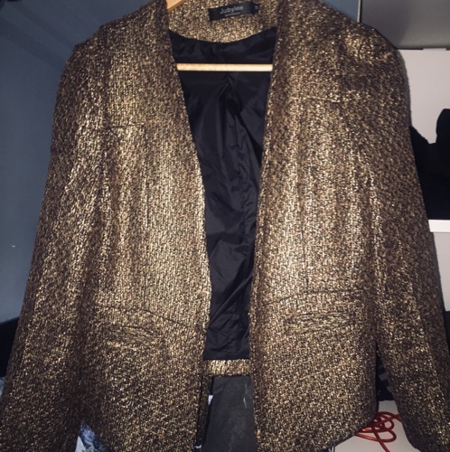 Veste tres chic dorée