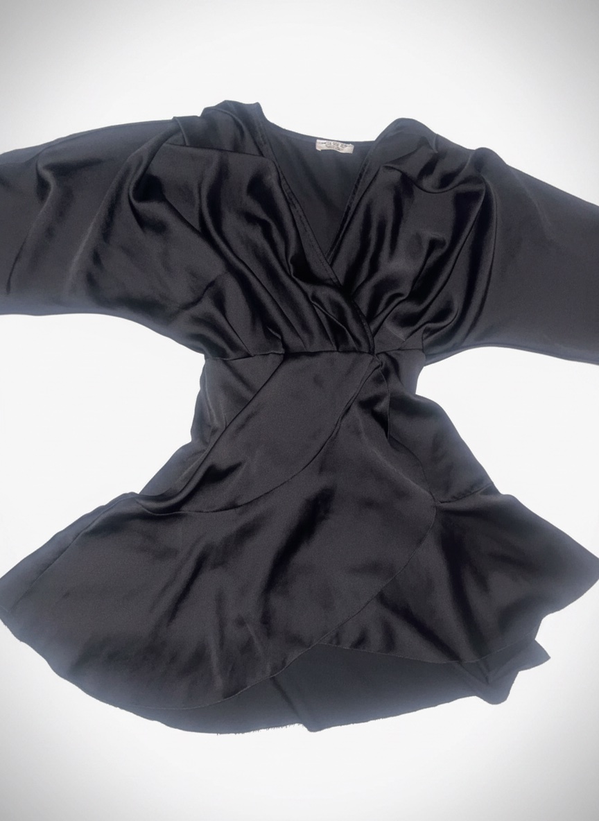 Robe Courte en Satin Noire