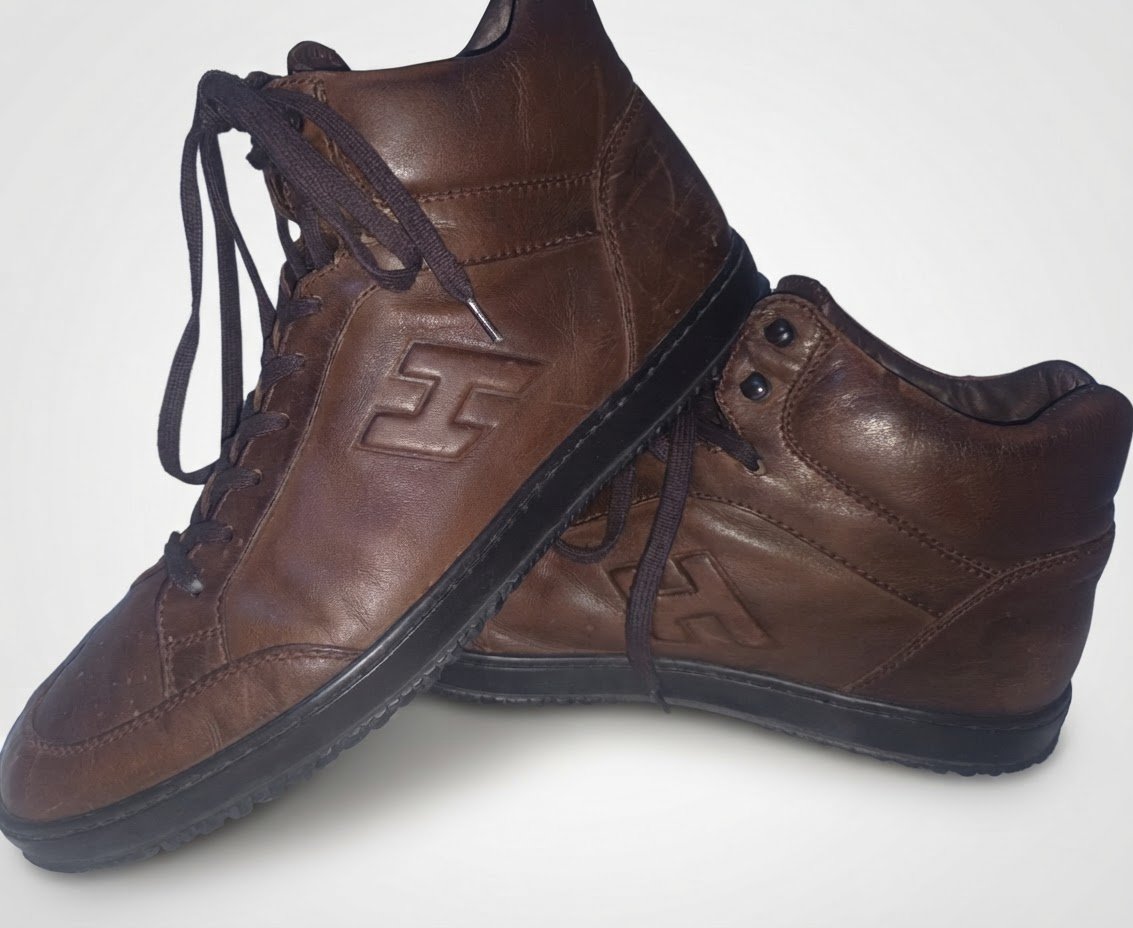 Chaussure casual authentique de la marque de luxe internationale Hogan.