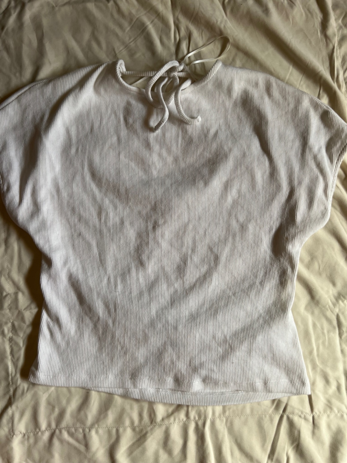 Pull blanc dos nu