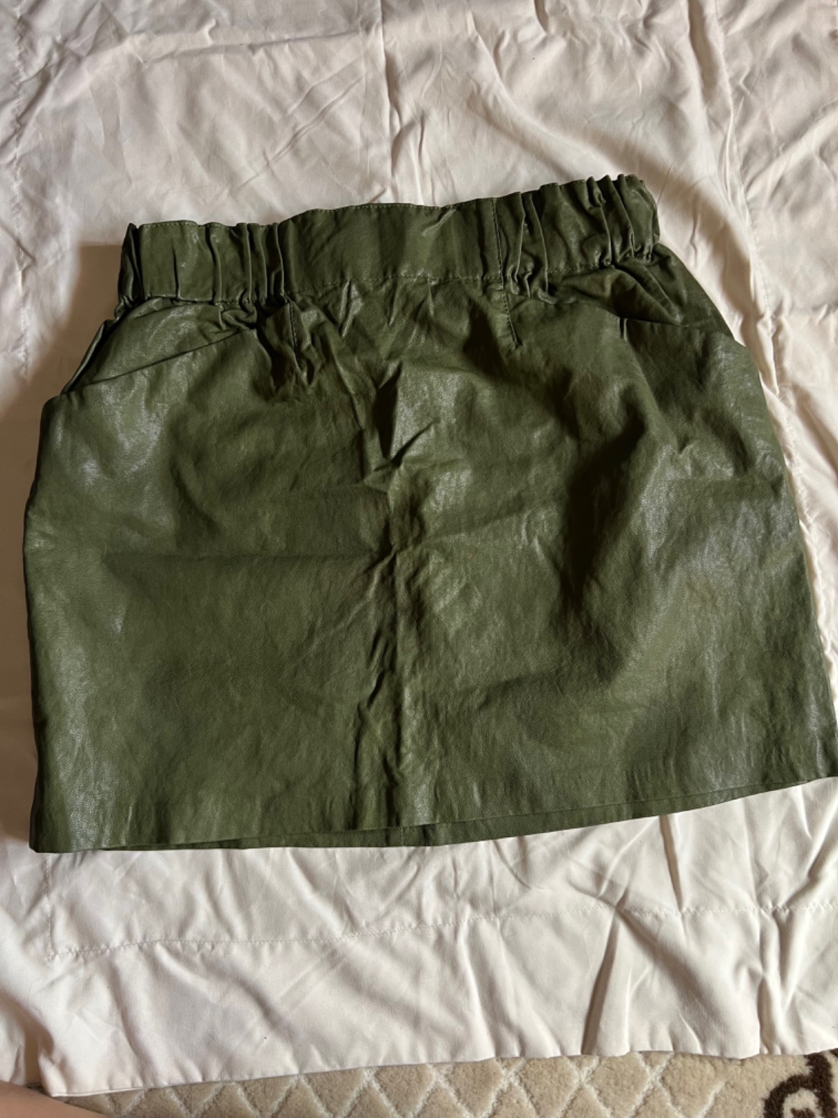 Jupe verte en cuir 