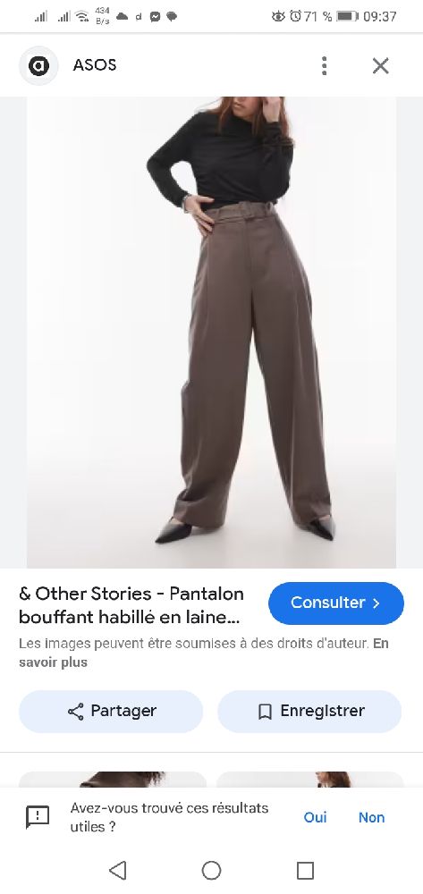 Pantalon taille haute en cuir couleur taupe jambes large porté une seule 