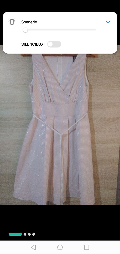 Robe neuf rose poudré avec rayures argent courte 