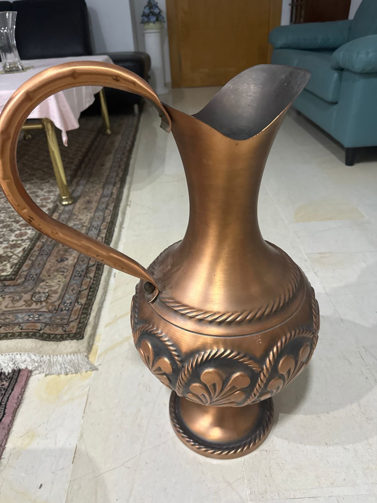 Pichet en cuivre style antique
