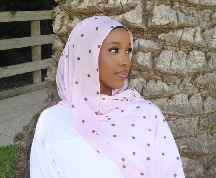  Black polka dotted hijab . Color : blush ☺️