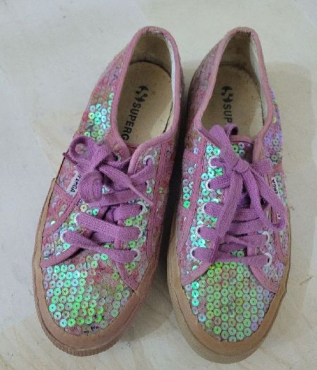 Chaussures SUPERGA en écailles