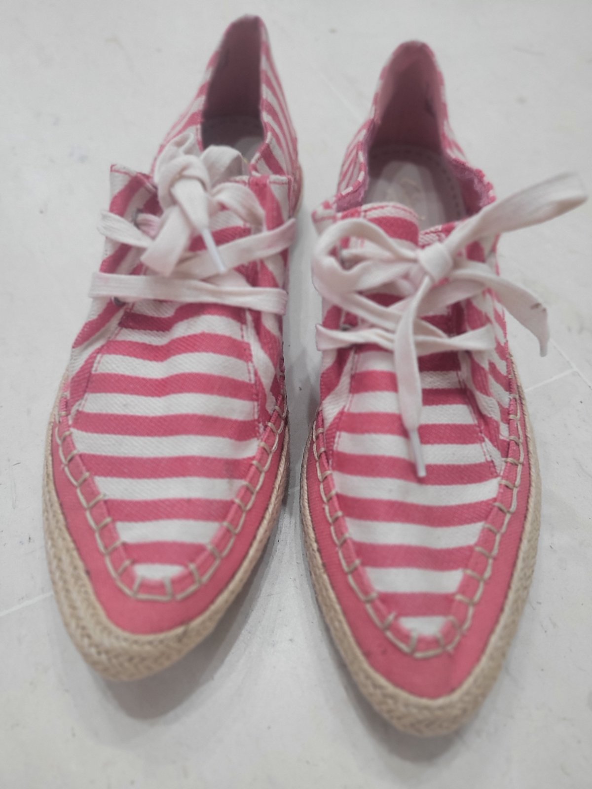 Une paire de chaussures Clarks tendance