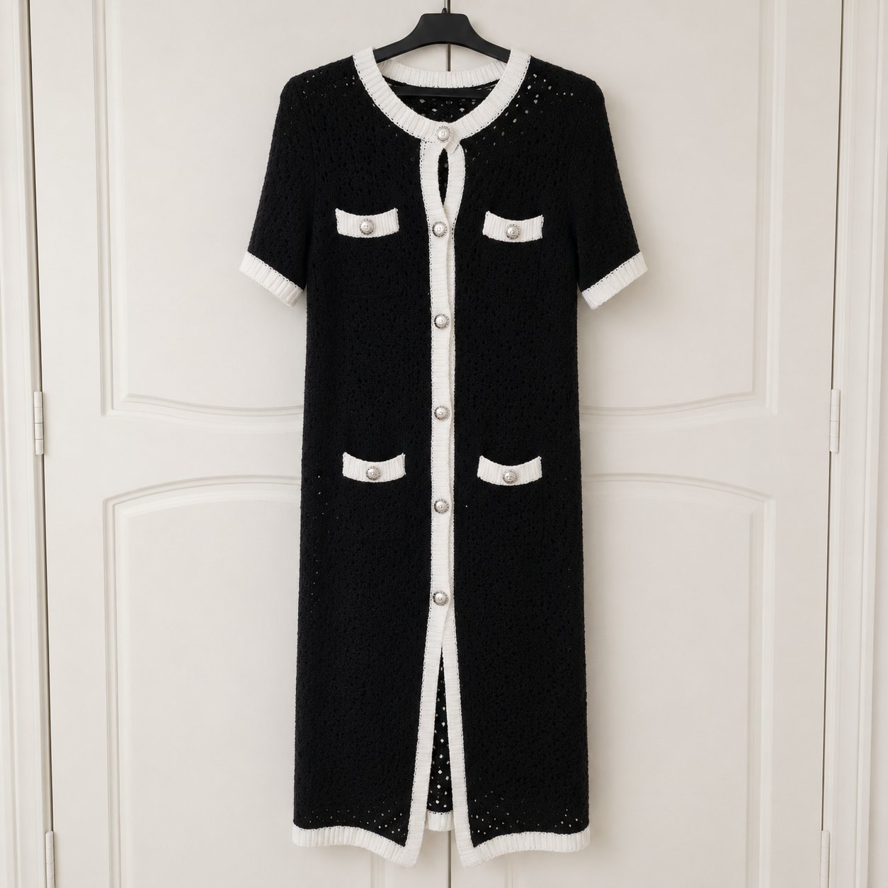 Robe  crochets noir et blanc très tendance 🖤