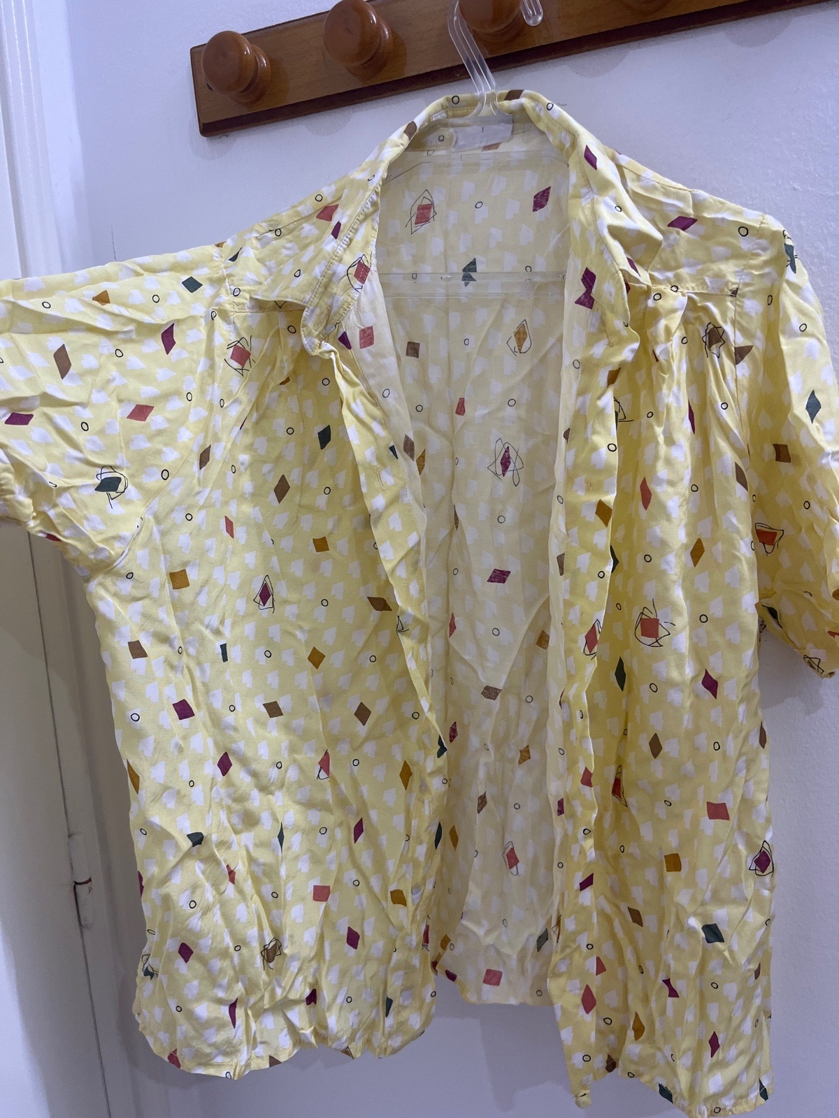 Chemise jaune pastel