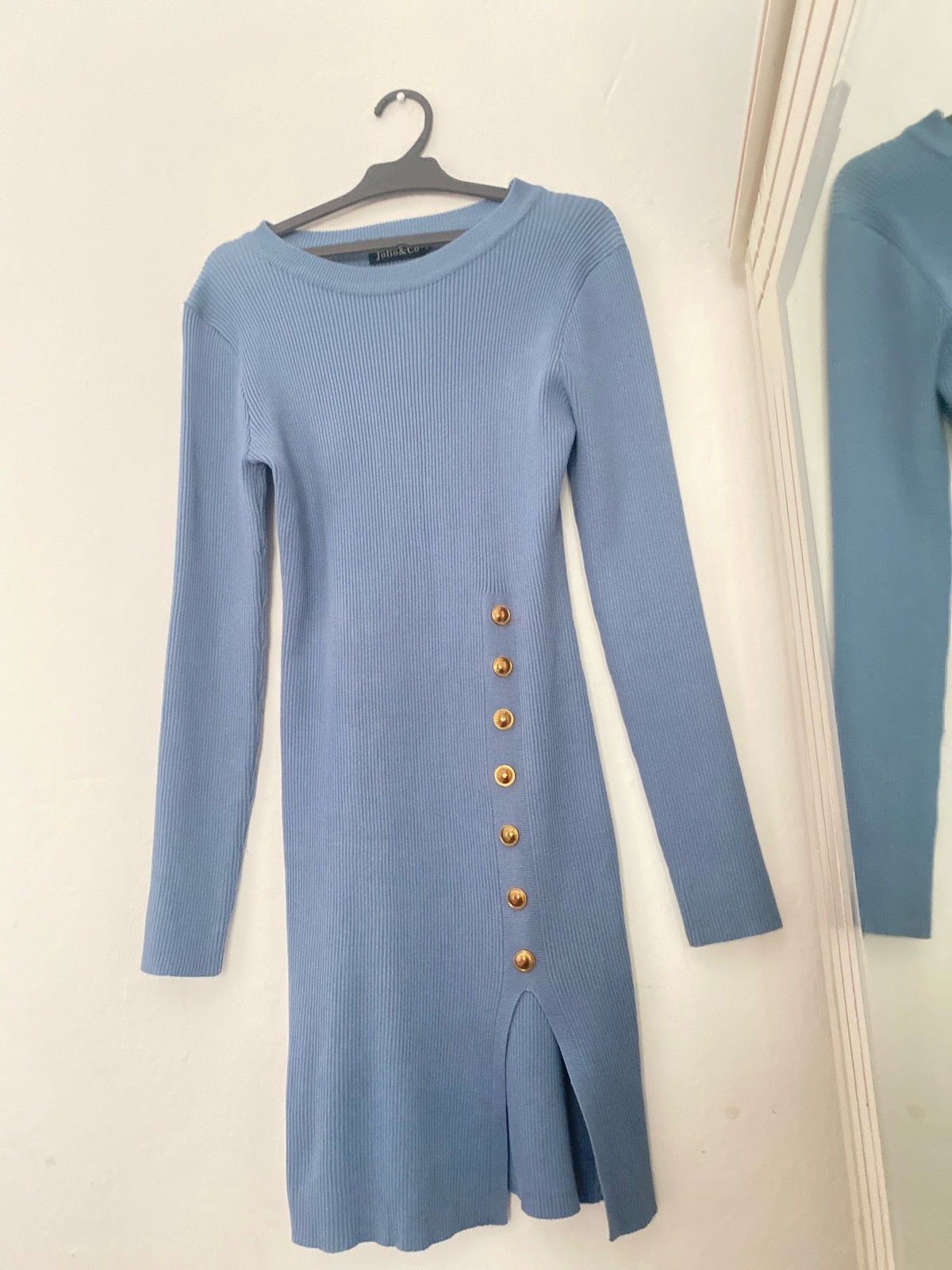 Robe bleu avec fente 