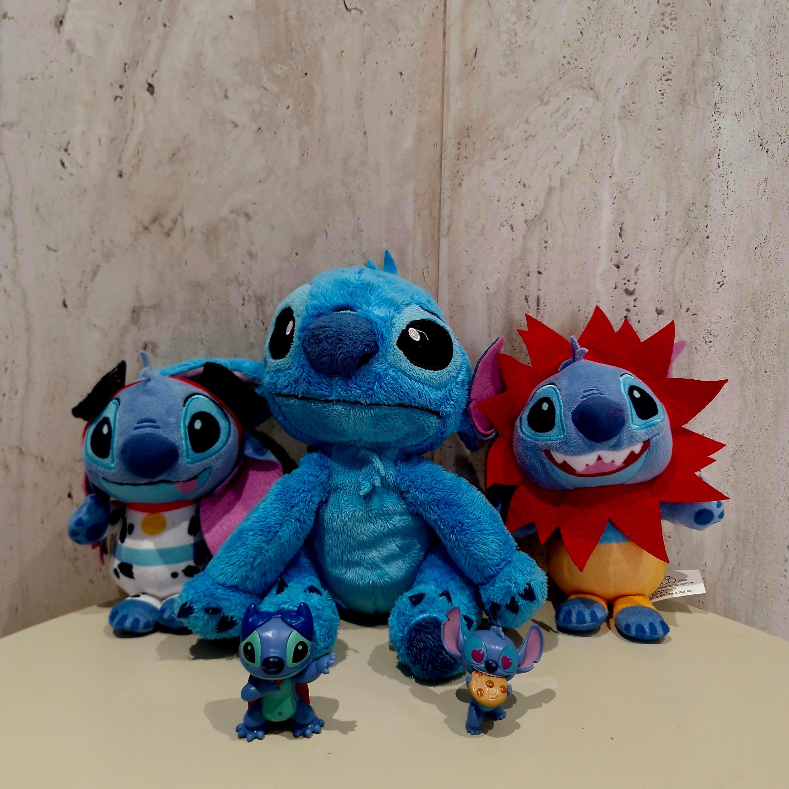 Lot de Peluches & Figurines Stitch Originales - Disney (Éditions Spéciales)